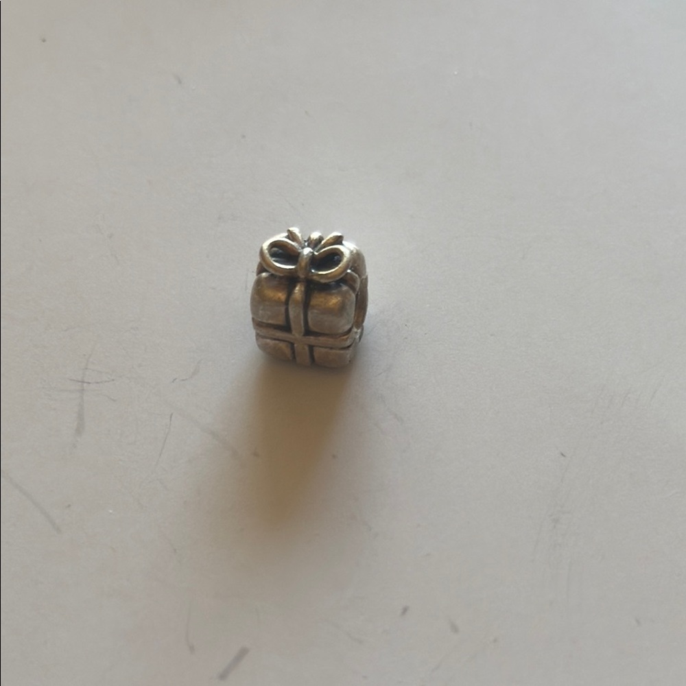 Pandora gift box charm